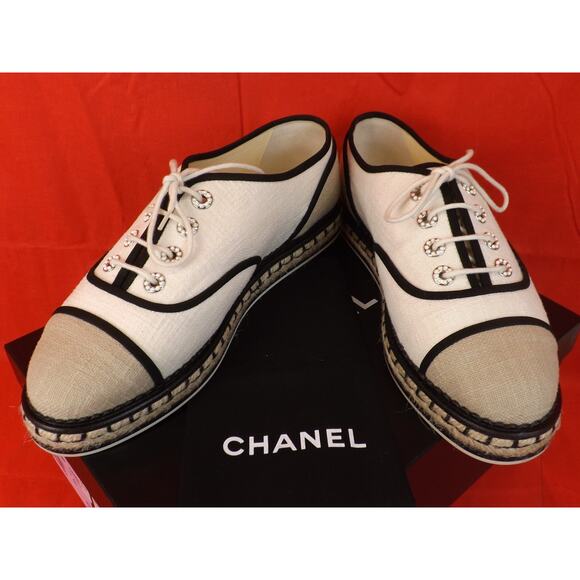 NIB CHANEL G31345 BEIGE CANVAS LACE UP PEARLS CC ESPADRILLE FLAT OXFORDS 39.5 - Picture 7 of 12